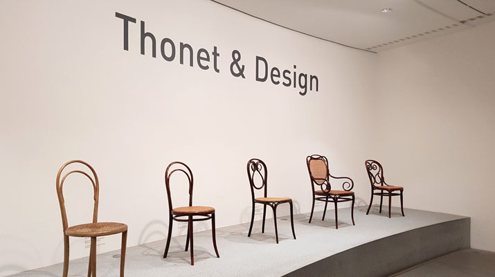 Ausstellung über den Möbelhersteller Thonet in der Pinakothek der Moderne in München