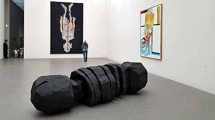 Kunstwerke von Georg Baselitz in der Pinakothek der Moderne in München