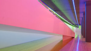 Ausstellung von Dan Flavin im Kunstbau in München