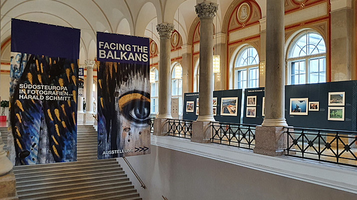 Fotoausstellung "Facing the Balkans" mit Fotografien von Harald Schmitt in der Bayerischen Staatsbibliothek in München