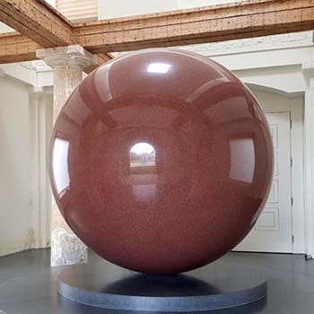 Kunst im öffentlichen Raum von München: Walter De Maria, Large Red Sphere