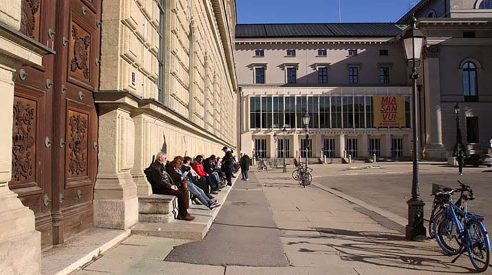 Fassade des Residenzmuseum München, das montags geöffnet hat