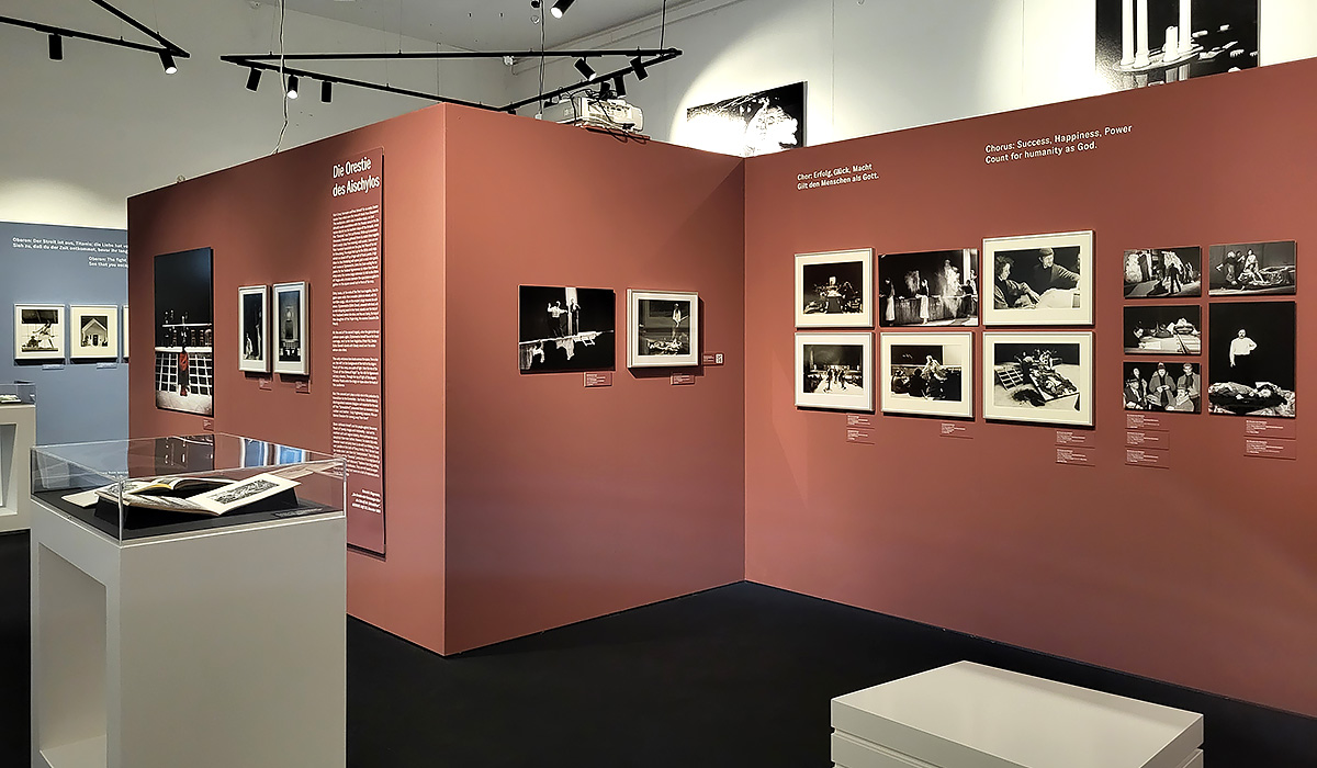 Fotografien im Deutschen Theatermuseum in der Fotoausstellung Ruth Walz - Doppelbelichtung