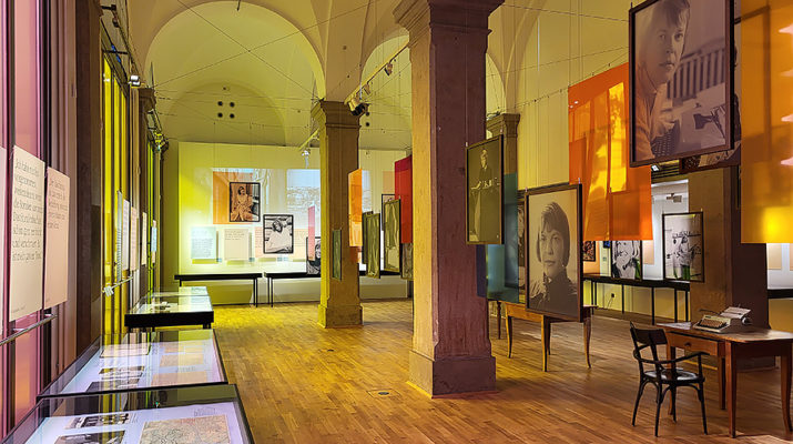 Fotografien und Werke in der Ingeborg Bachmann Ausstellung im Literaturhaus München