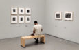 Ansicht der Ausstellungsräume der Pinakothek der Moderne mit Fotografien von Alfred Ehrhardt