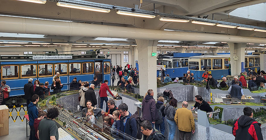 historische Fahrzeuge und Modellbahnausstellung im MVG Museum München