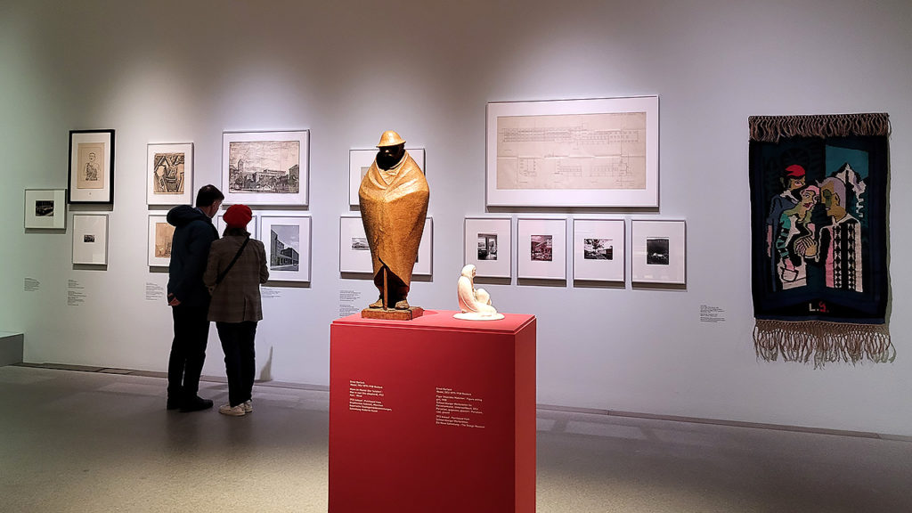 Skulpturen und Zeichnungen in der Ausstellung 4 Museen - 1 Moderne in der Pinakothek in München