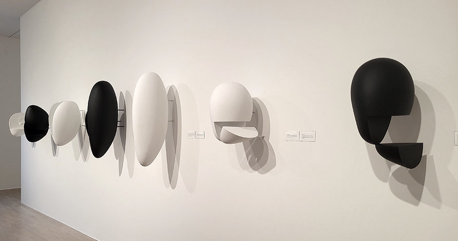 Exponate in der Ausstellung "Iman Issa. Lass uns spielen" im Lenbachhaus in München