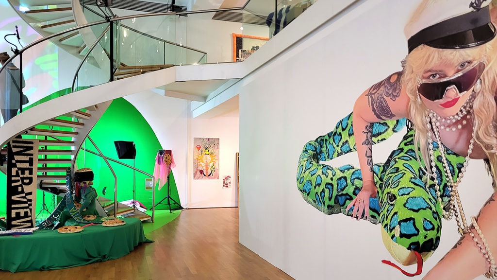 Ausstellungsansicht Chicks on Speed im Museum Villa Stuck in München