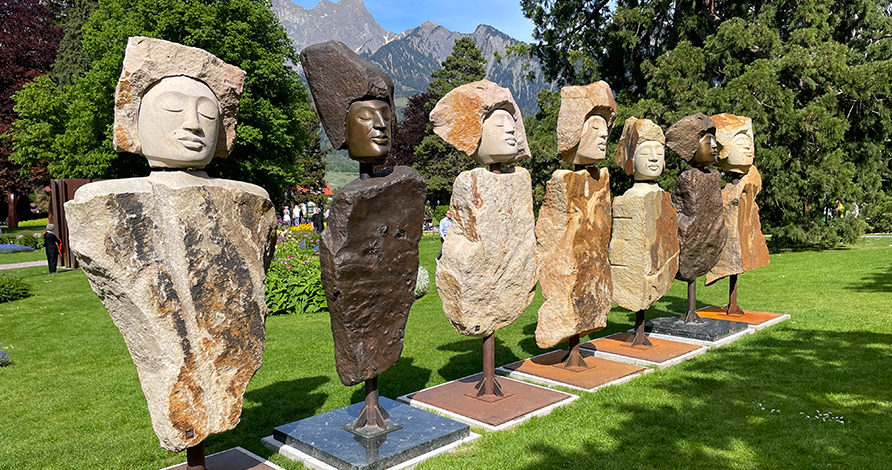 Skulpturen von Martin Wiese, die in der Ausstellung im Münchner Künstlerhaus am Lenbachplatz in München ausgestellt sind