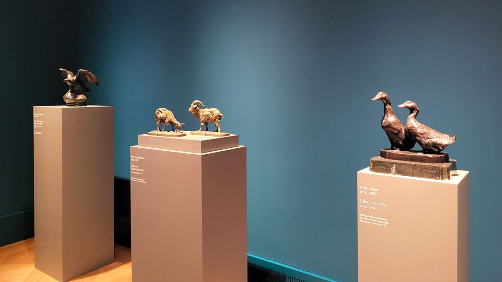 Skulpturen in der aktuellen Sonderausstellung in der Alten Pinakothek in München