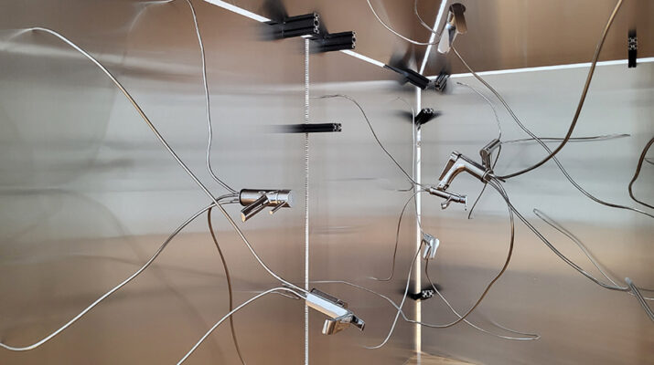 Installation von Philipp Messner in der Ausstellung "Feld" im Museum Villa Stuck in München