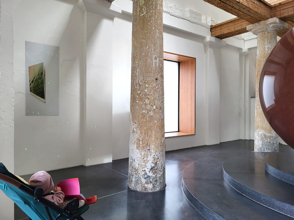 Ausstellung Carrying im Türkentor in München