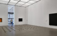 Ausstellung Between and Beyond. Zwischenräume und Übergänge. Kunst und Raum seit 1960 in der Pinakothek der Moderne in München